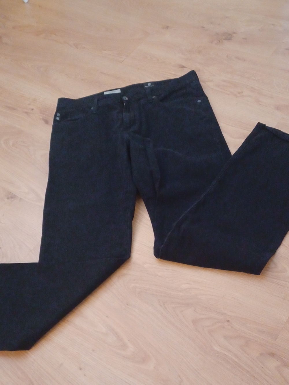 Slim Straight Men's Black Jeans - Modern Everyday Style